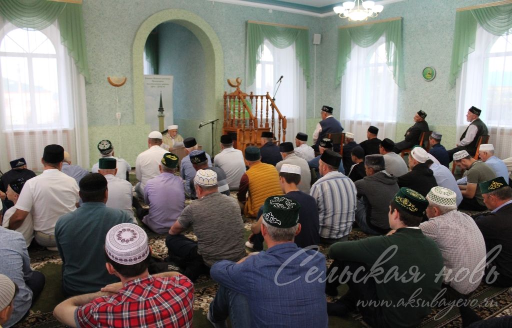 Сотни мусульман Аксубаева встретили Курбан байрам в мечети общей молитвой