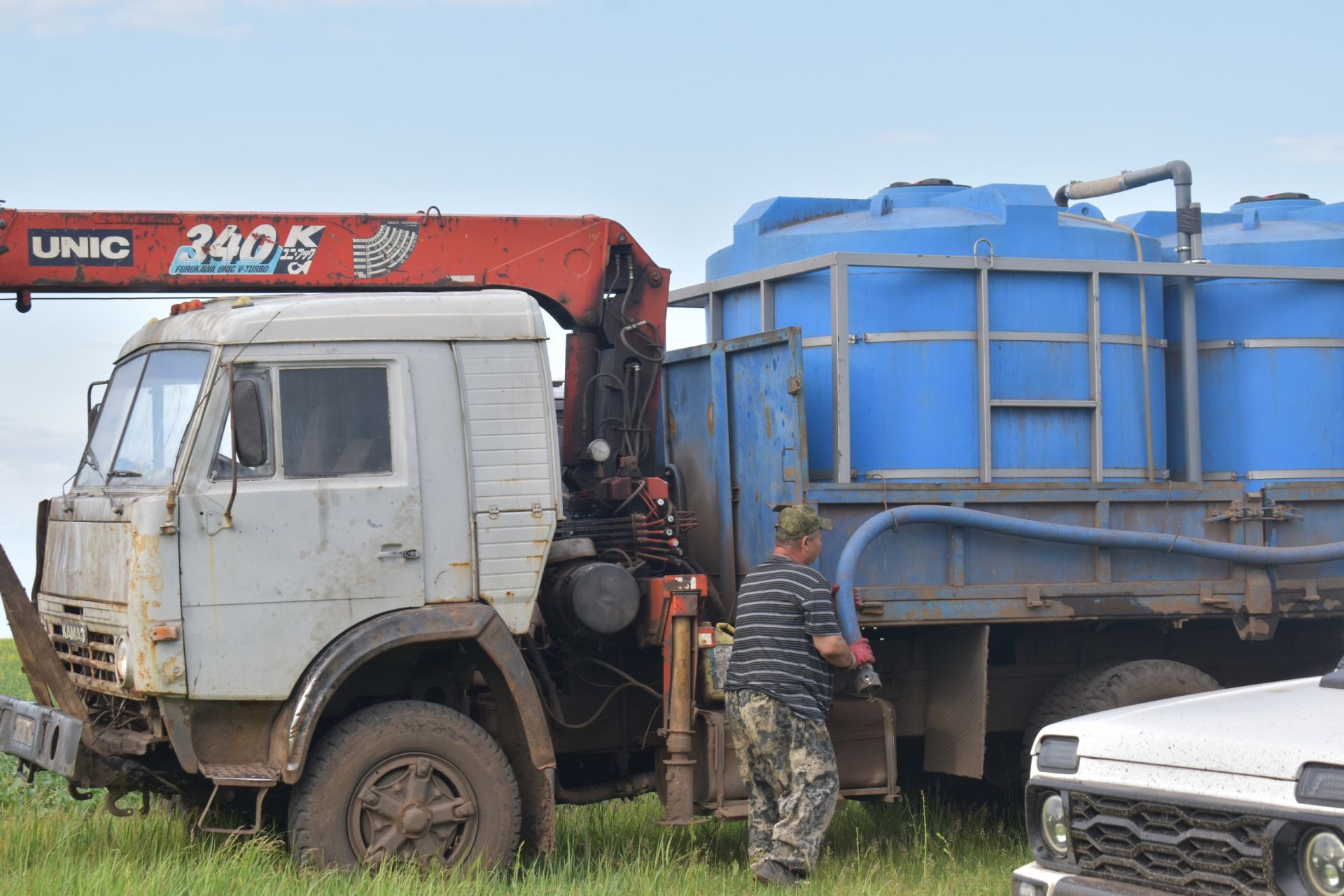 Аксубаевские земледельцы подкармливают, защищают сельхозкультуры от вредителей, болезней