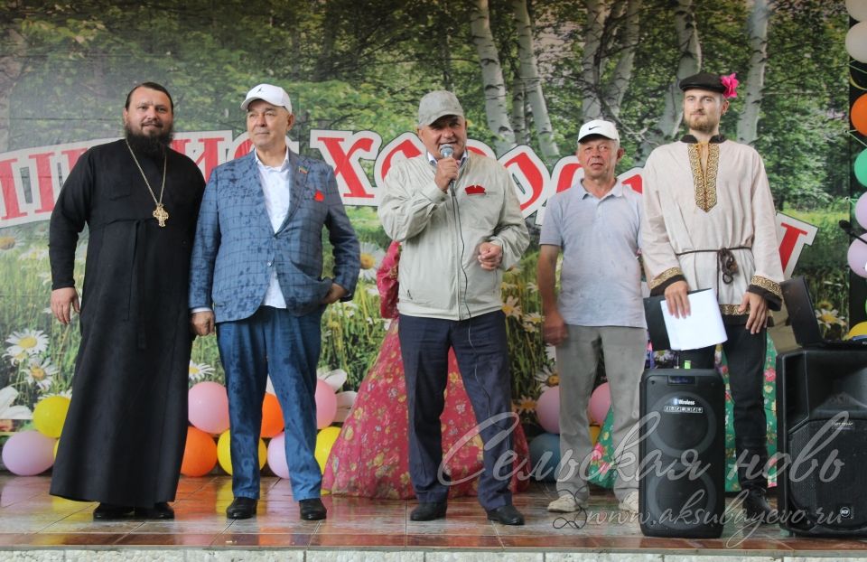 В Аксубаевском районе «Троицкие хороводы» прошли под проливным дождем
