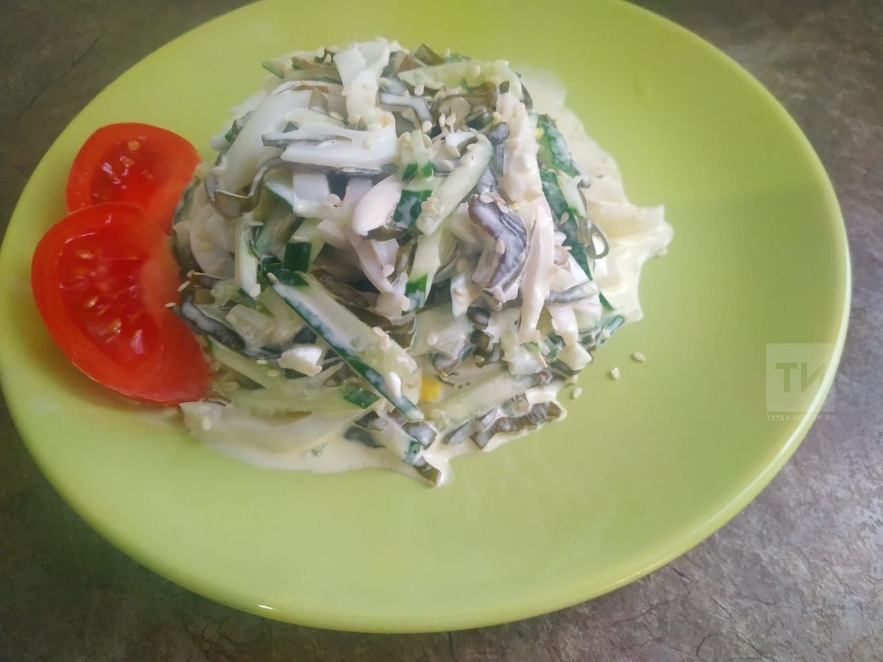 Салат с красной рыбой