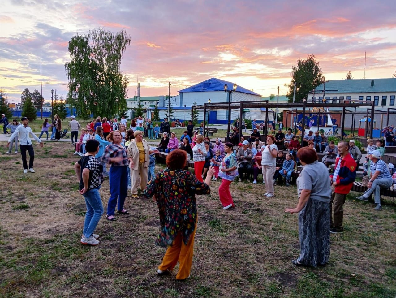 Вечер в Аксубаеве – чтобы танцевать и слушать песни
