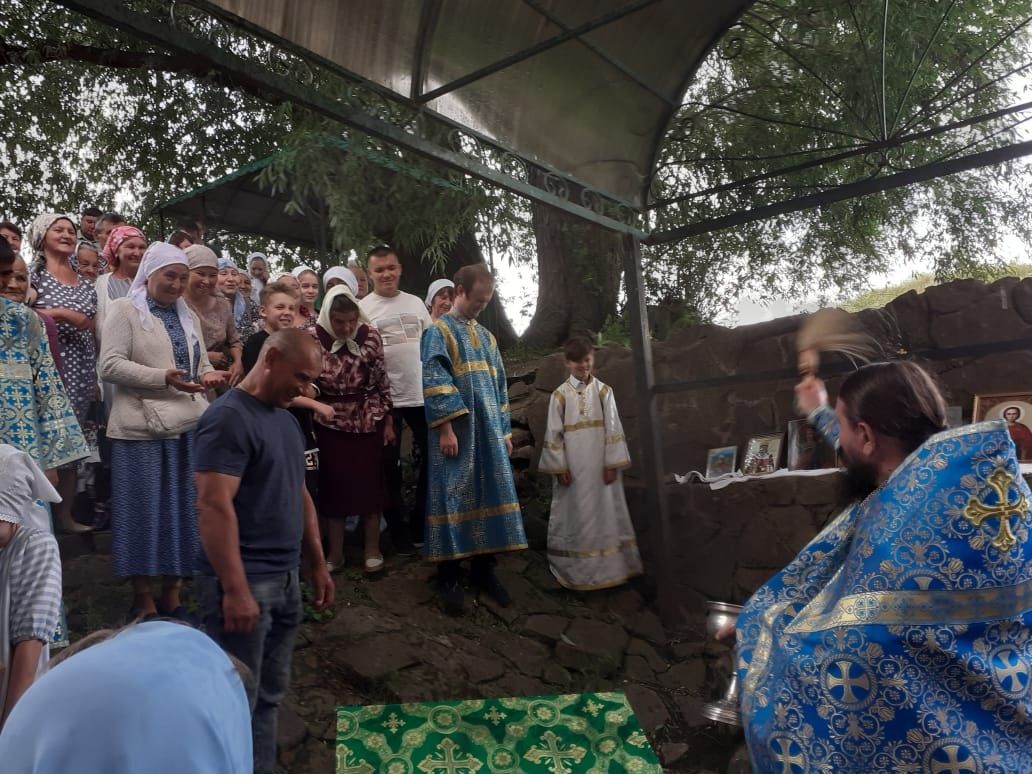 Аксубаевцы совершили крестный ход на источник в Каменном овраге