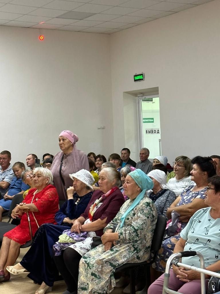 Праздничный концерт подарили работники Мюдовского дома культуры учителям-ветеранам