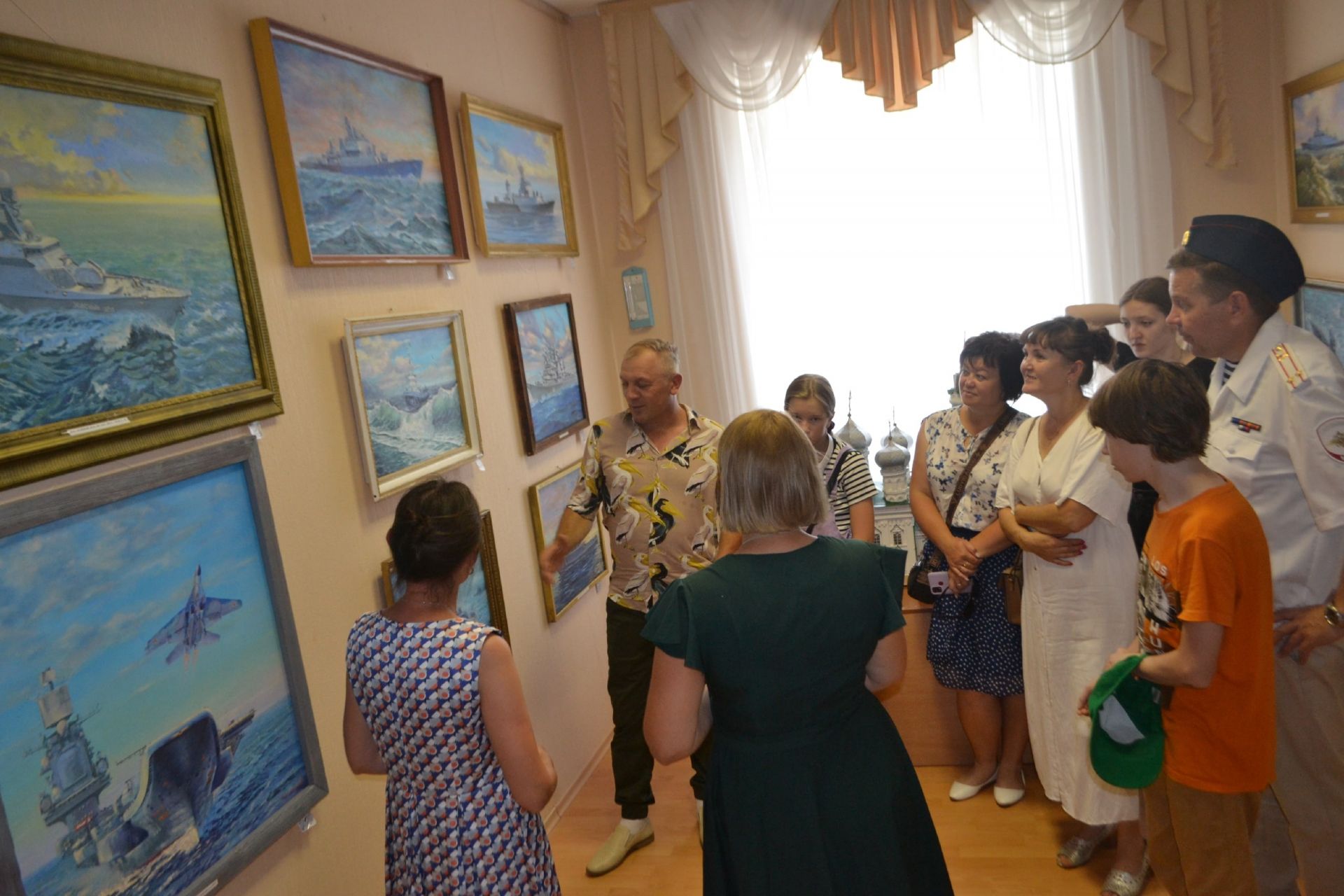 В Аксубаевском краеведческом музее встретились с морским пейзажистом
