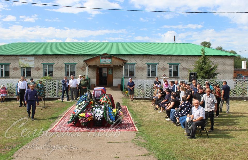 Аксубай районы махсус хәрби операция зонасында һәлак булган Владимир Воркунов белән хушлашты