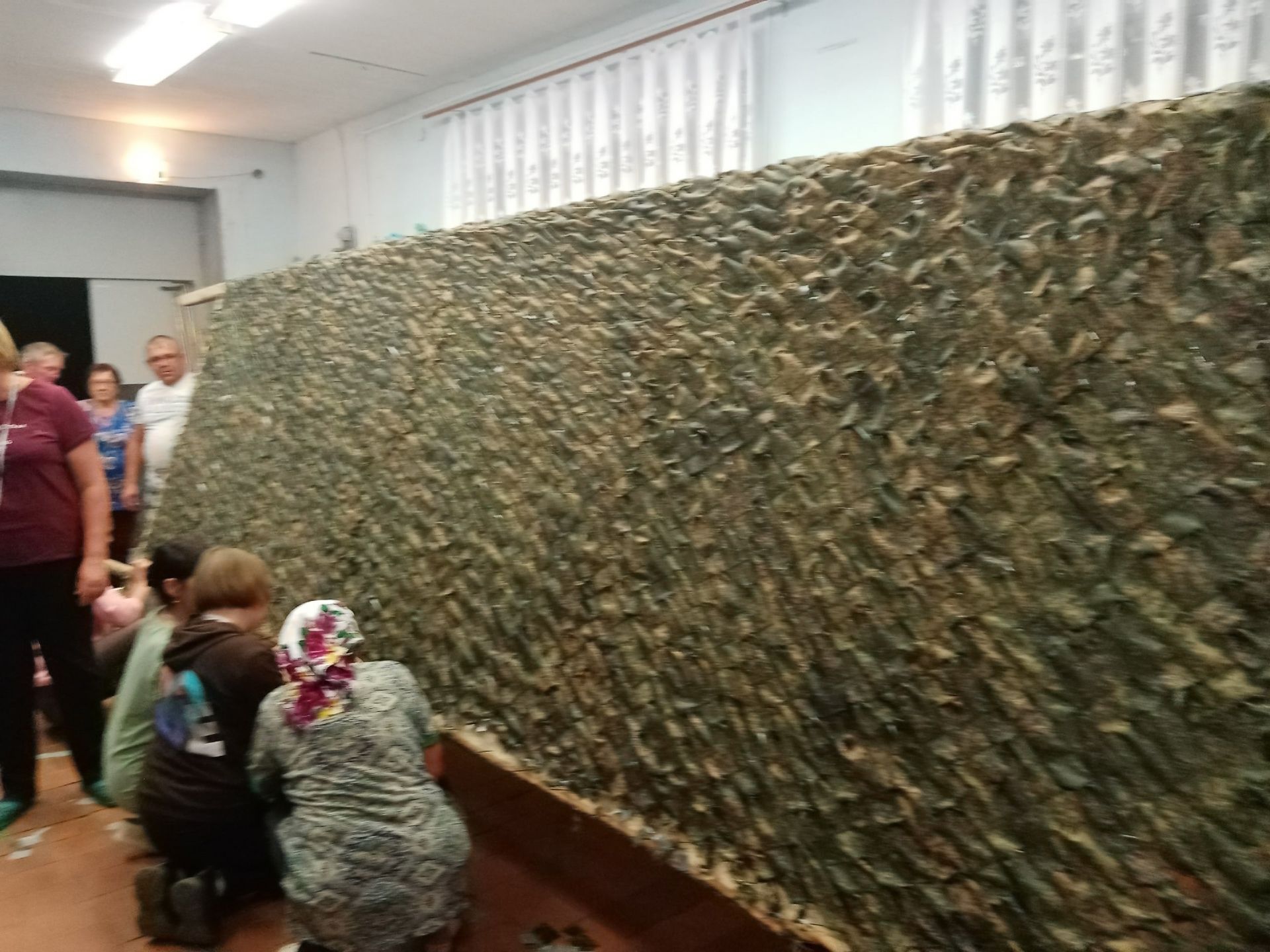 Аксубаевцы приближают Победу, плетя маскировочные сети