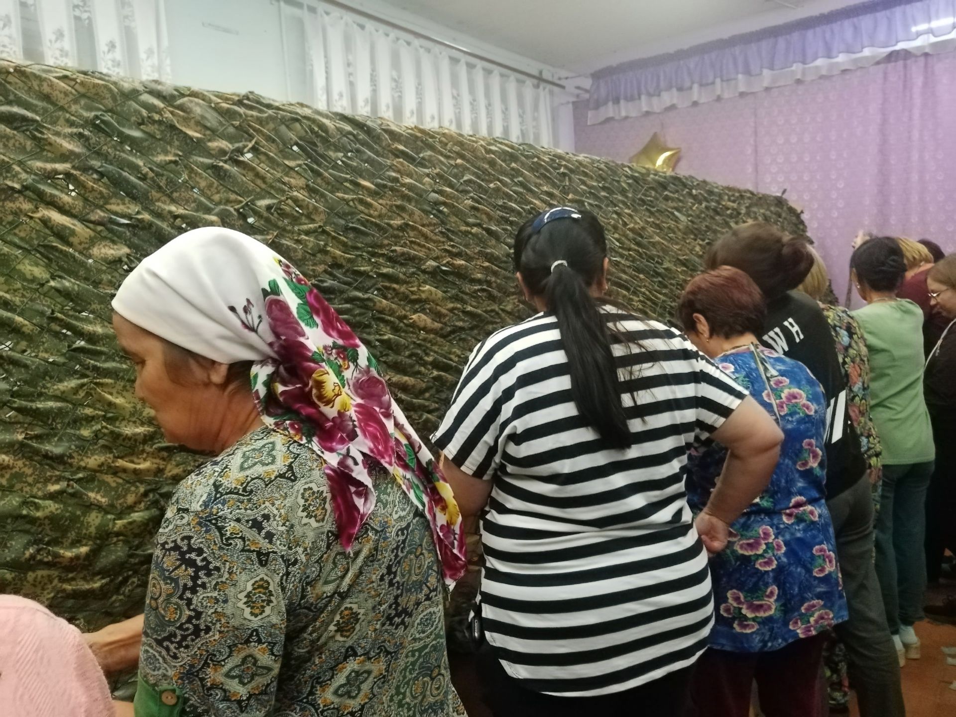 Аксубаевцы приближают Победу, плетя маскировочные сети