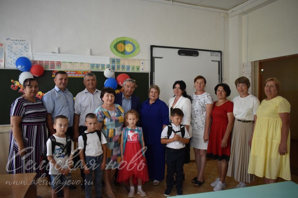 В Аксубаевском районе первоклассникам вручили школьные рюкзаки