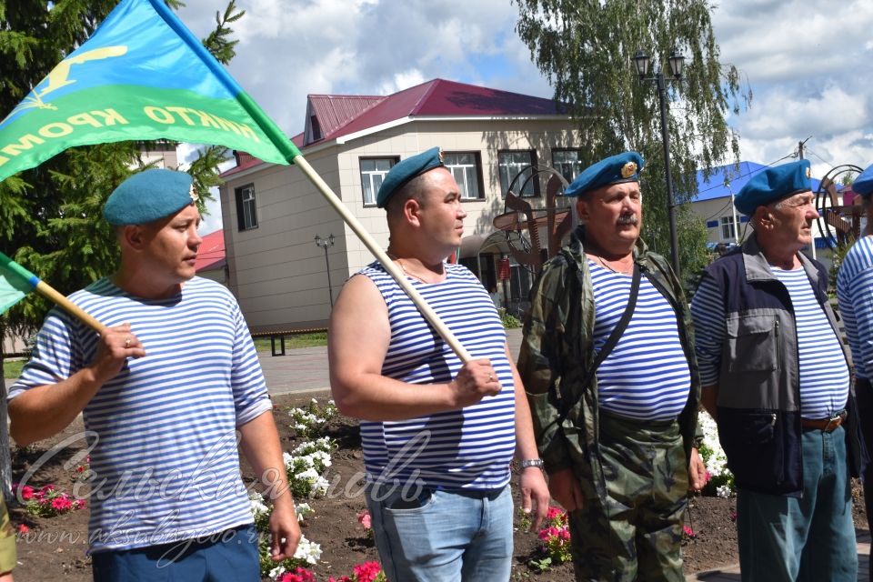 В Аксубаеве «голубые береты» отметили День ВДВ