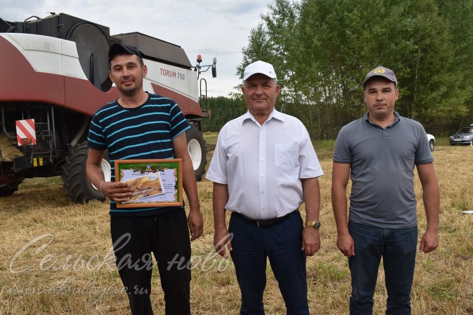 В Аксубаевском районе лучшие на жатве получили награды