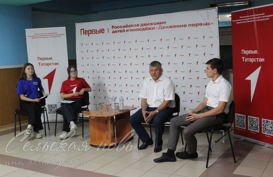 Беренчеләр хәрәкәте” вәкилләре Аксубай районы башлыгы белән очрашу оештырдылар