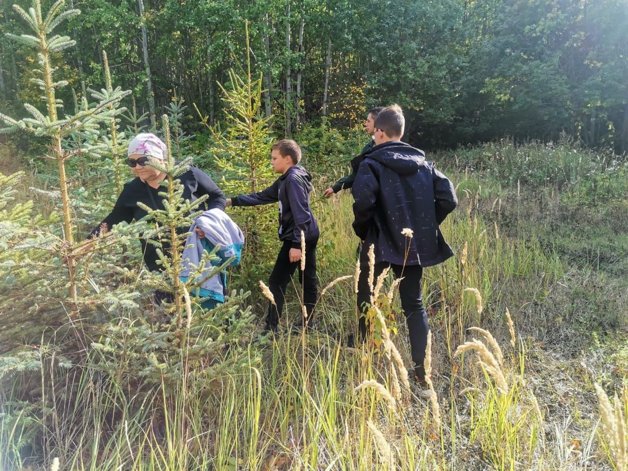 Аксубаевские школьники увидели, как выращивают будущий лес