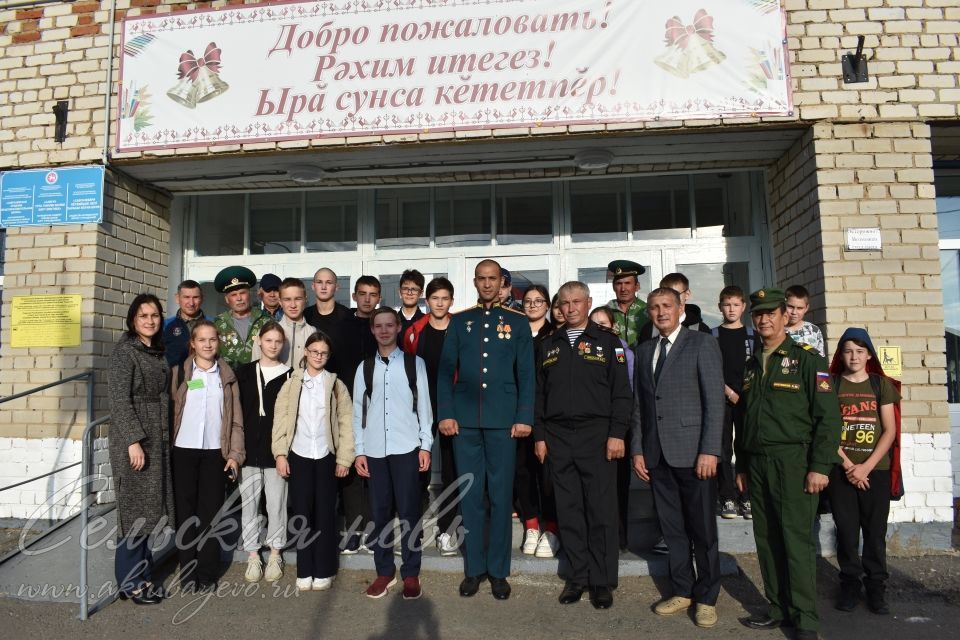 Герой России танкист Расим Баксиков посетил историческую родину