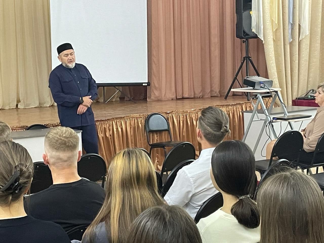 Учащиеся Аксубаевской школы встретились со священниками