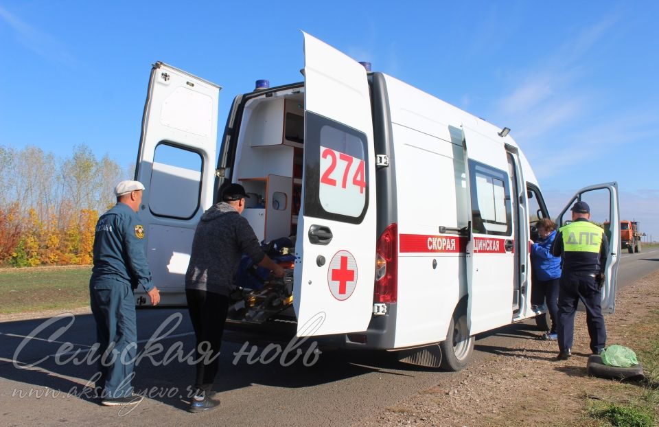 В Аксубаевском районе «буханка» въехала в комбайн, трое пострадавших