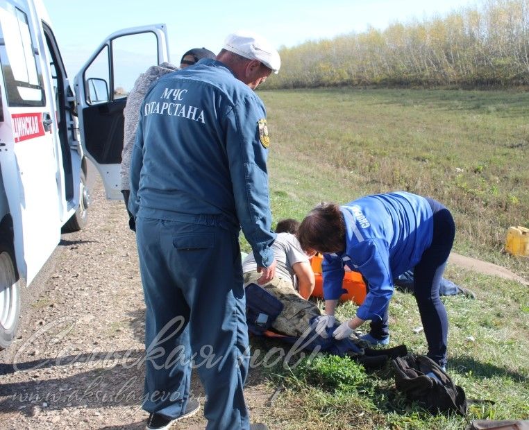 В Аксубаевском районе «буханка» въехала в комбайн, трое пострадавших