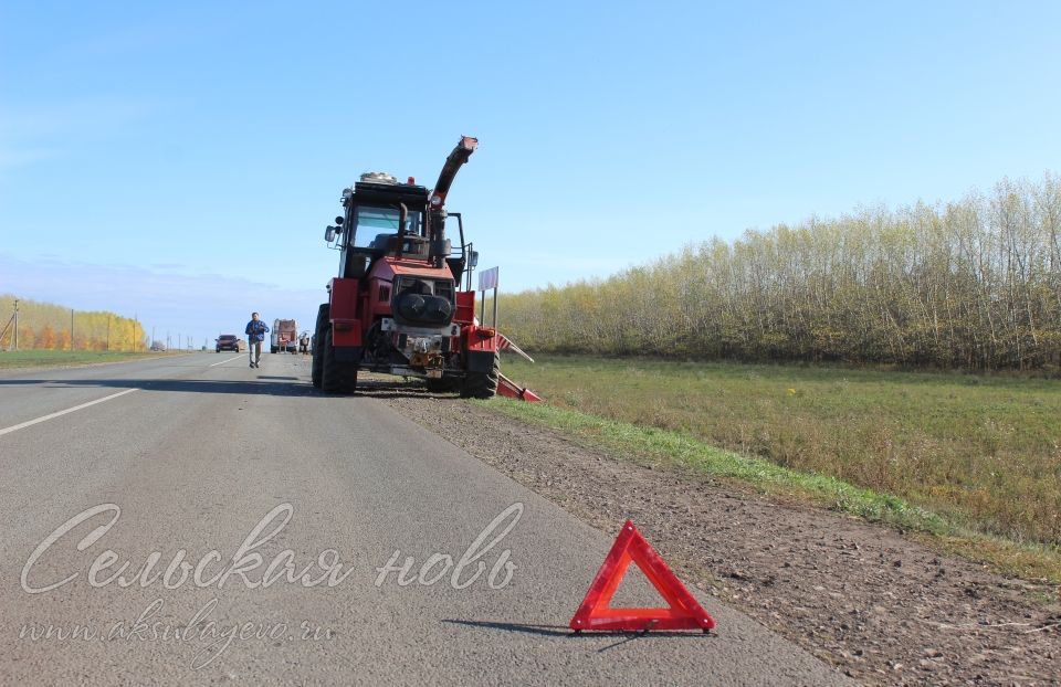 В Аксубаевском районе «буханка» въехала в комбайн, трое пострадавших