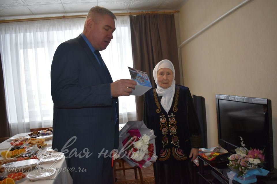Юллама буенча Аксубайга килә һәм гомерлеккә биредә яшәп кала