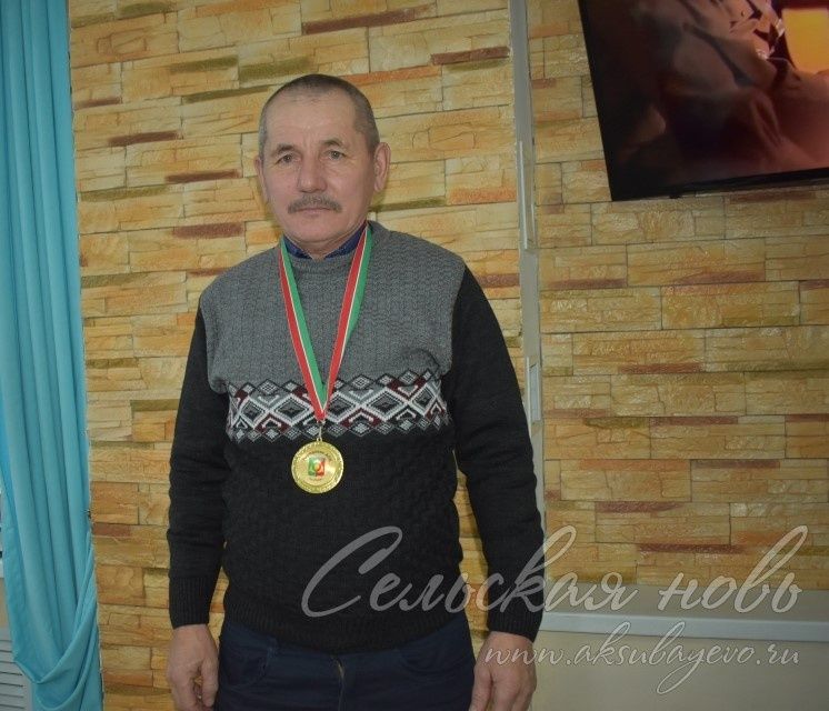 Аксубай комбайнчысы удар хезмәте белән конкурста җиңү яулады