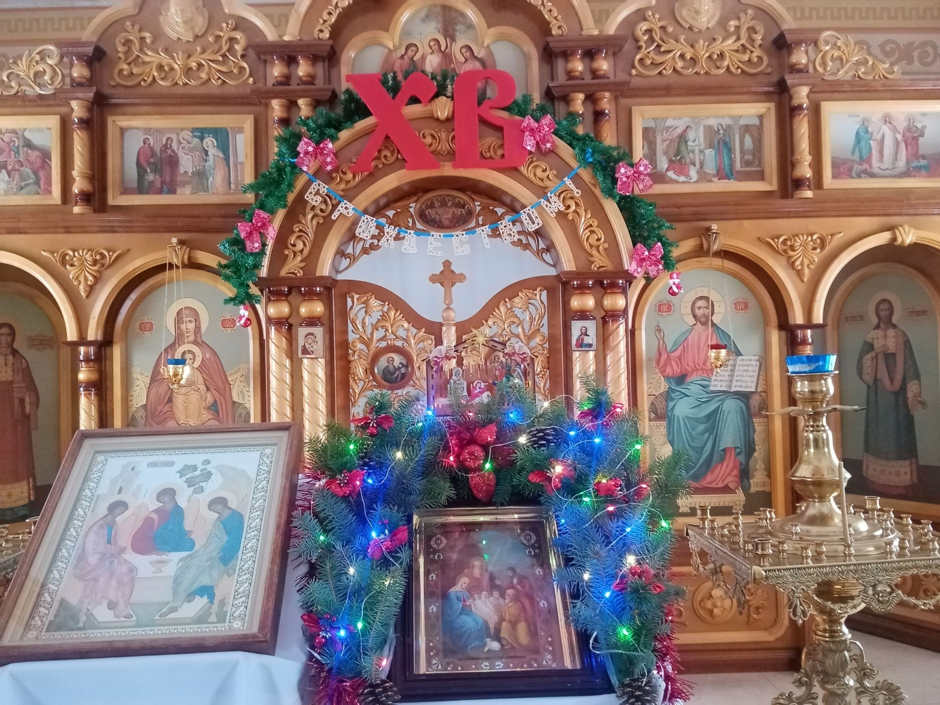 В храме села Старое Мокшино все готово к праздничному богослужению