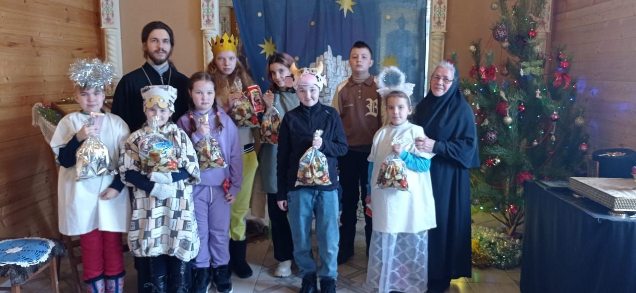 Аксубай районының авыл гыйбадәтханәсендә балалар “Раштуа төне”н сәхнәләштерделәр