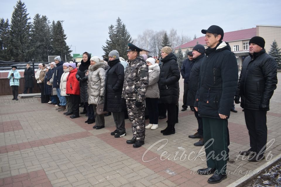 Аксубайда Россия һәм Татарстан әләмнәре күтәрелде