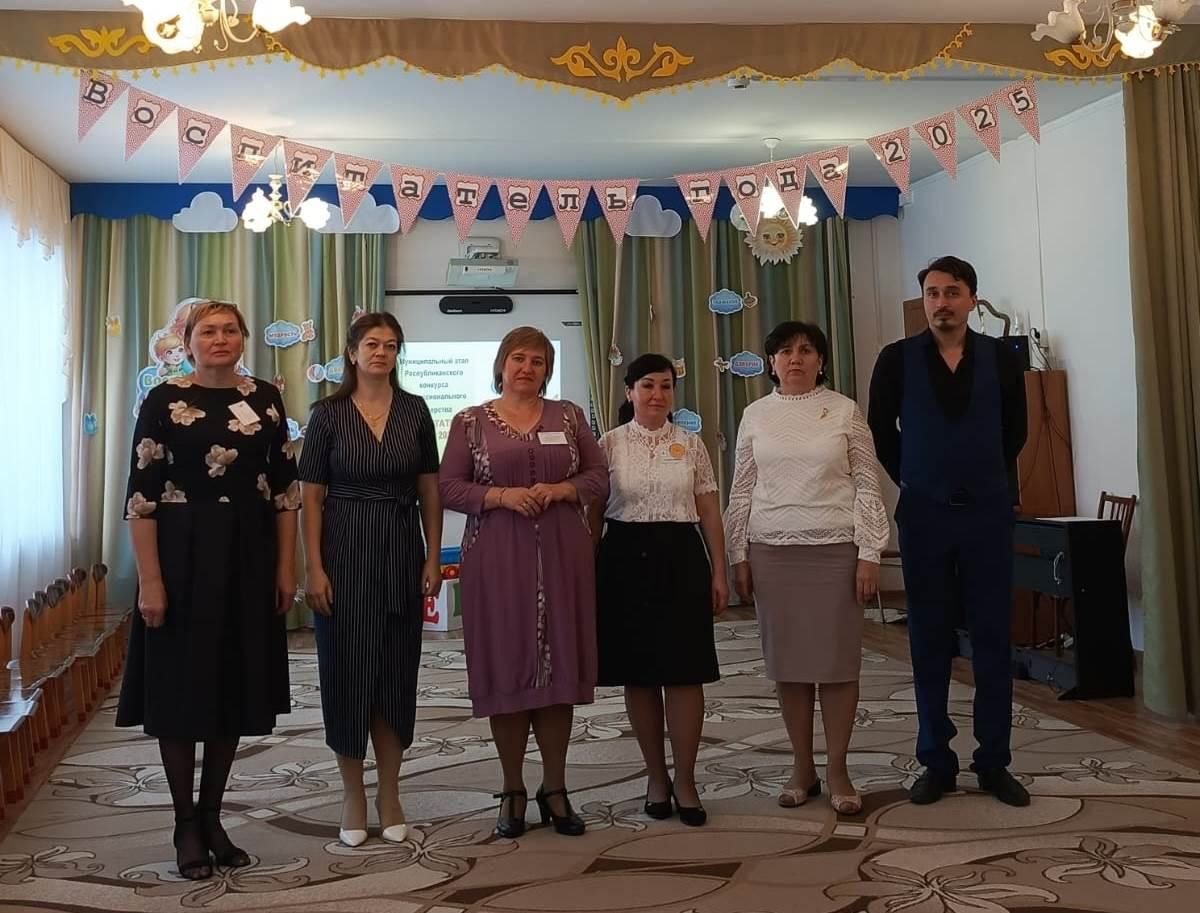 В финале конкурса соревновались шесть воспитателей