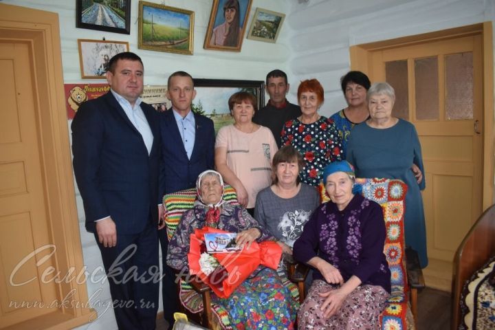 Ветеранның нәселен биш буын берләштерә