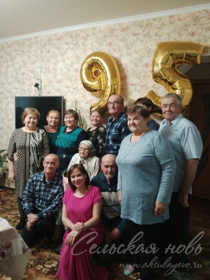 Аксубай ветераны 95 яшьлек юбилеен үзенең туй күлмәген киеп каршылады