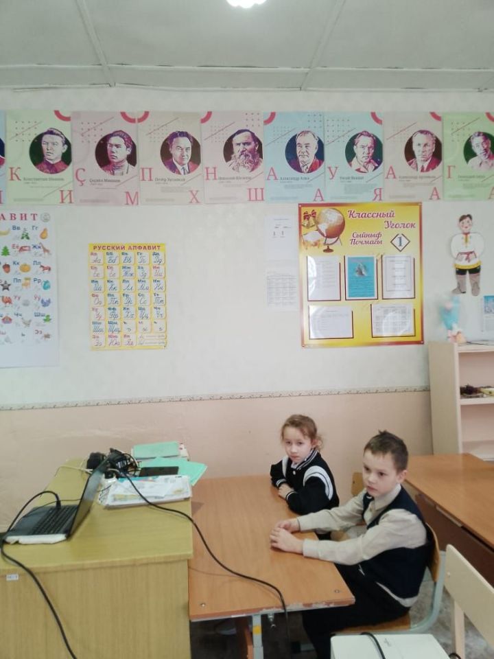 Авыл мәктәбенең беренче сыйныф укучылары төзүче һөнәре турында хыялланалар