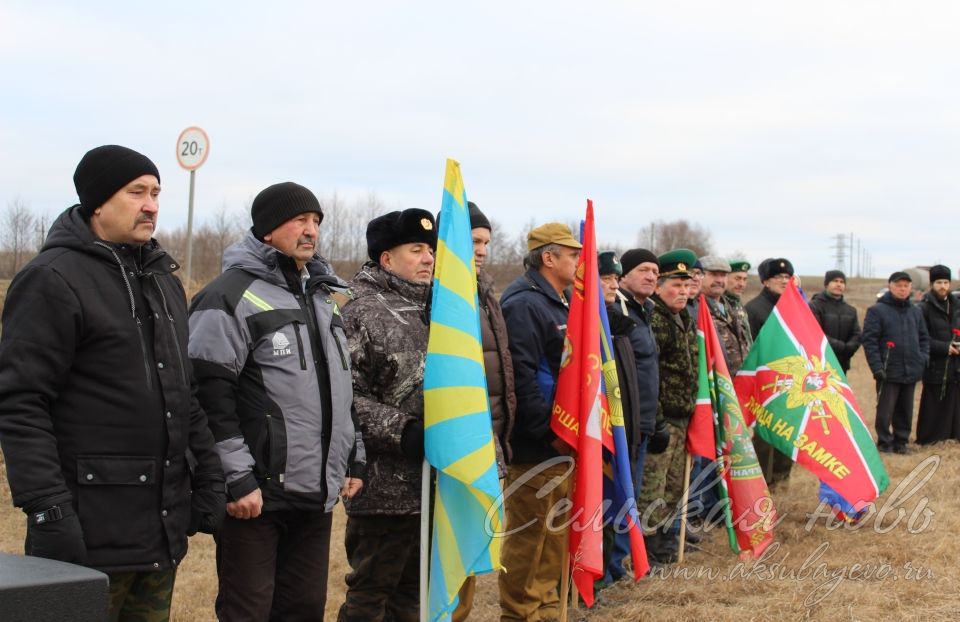 Аксубай районында махсус хәрби операциядә һәлак булган геройның сурәте белән щит урнаштырылды