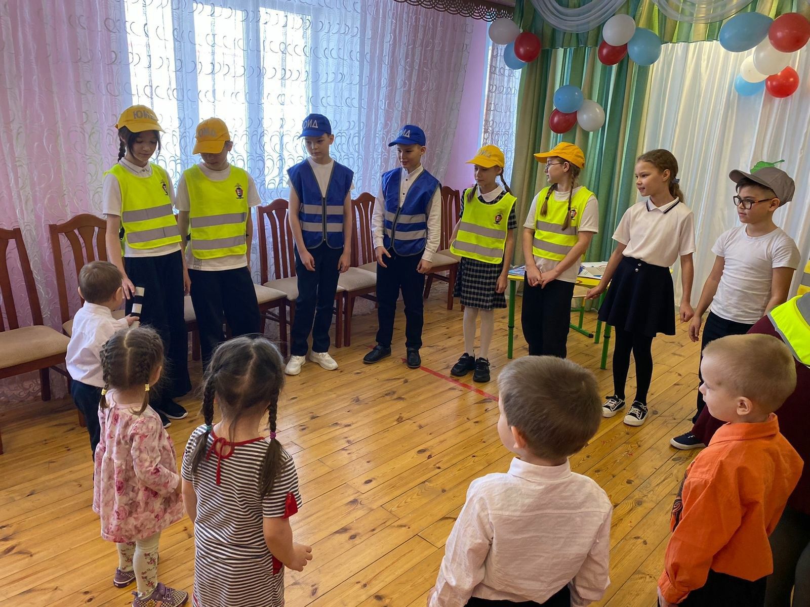 Отряд Юных инспекторов дороги Аксубаевской средней школы №3 побывал в гостях в приюте «Мечта»