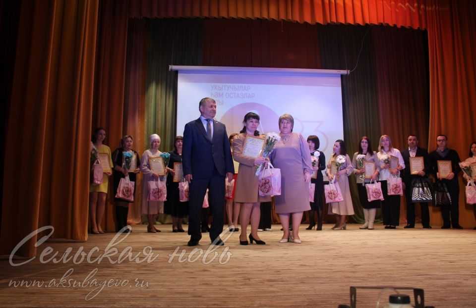 Укытучы һәм остаз елын рәсми рәвештә ябу уңаеннан район мәгариф бүлеге бүләкләренә мәктәпкәчә белем бирү учреждениеләре тәрбиячеләре лаек булды