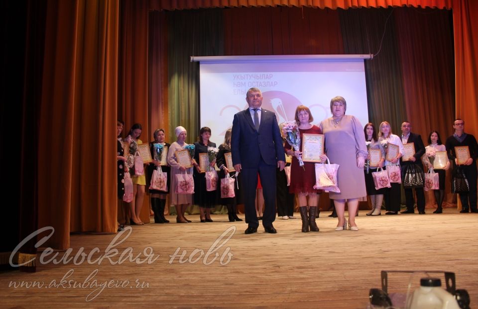 Укытучы һәм остаз елын рәсми рәвештә ябу уңаеннан район мәгариф бүлеге бүләкләренә мәктәпкәчә белем бирү учреждениеләре тәрбиячеләре лаек булды