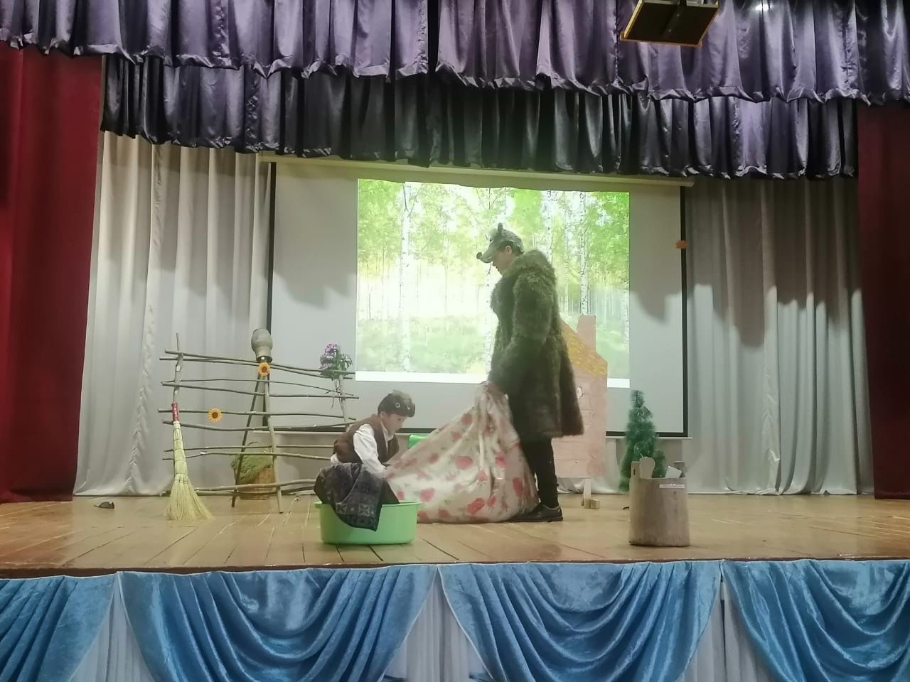 Яңа Тимошкино мәктәбенең театраль труппалары «Без бергә» бәйгесендә беренче булды