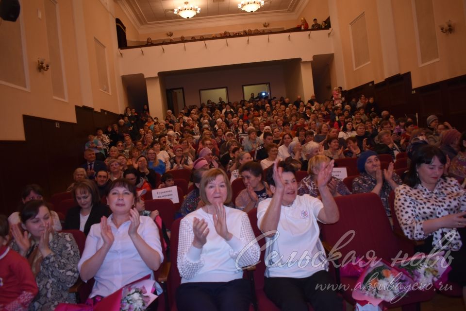 Аксубай районында бәйрәм кичәсе гүзәл ханымнарга багышланды