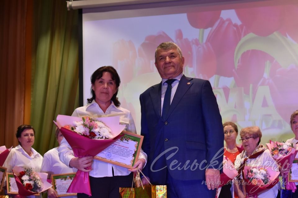Аксубай районында бәйрәм кичәсе гүзәл ханымнарга багышланды