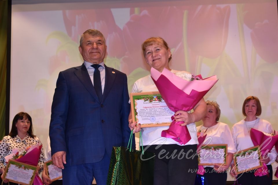 Аксубай районында бәйрәм кичәсе гүзәл ханымнарга багышланды