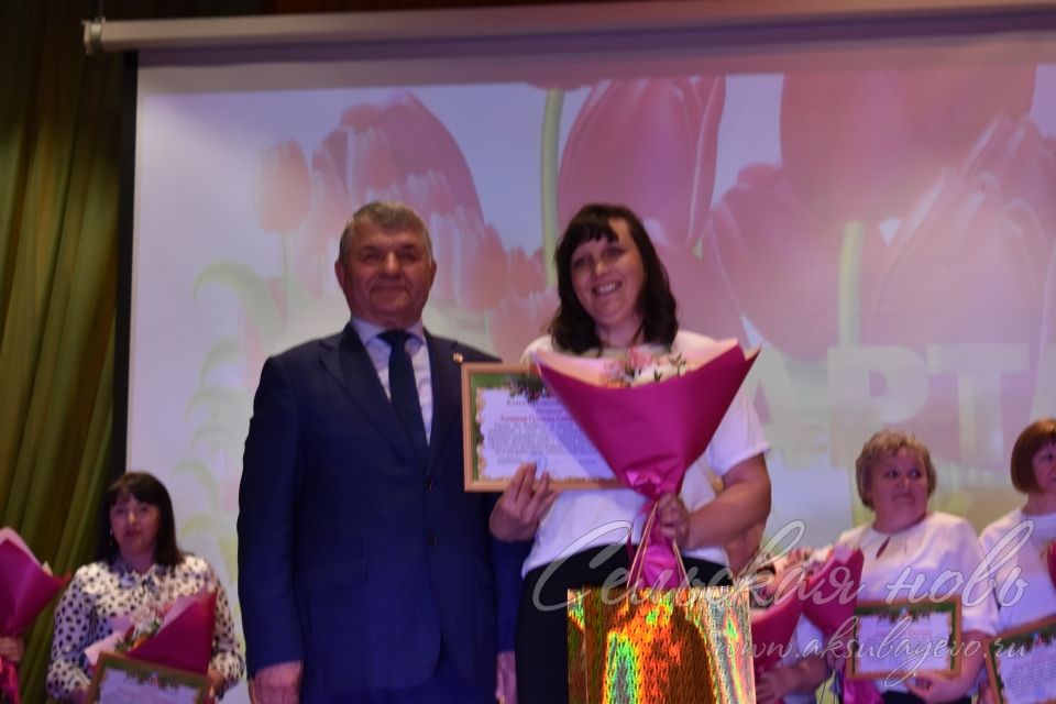 Аксубай районында бәйрәм кичәсе гүзәл ханымнарга багышланды