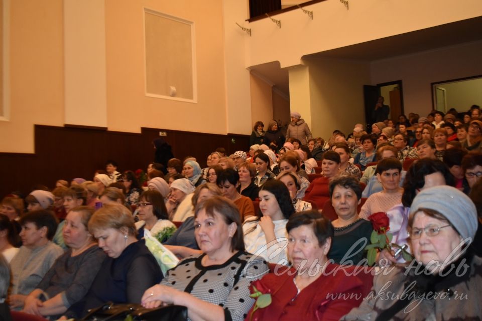 Аксубай районында бәйрәм кичәсе гүзәл ханымнарга багышланды