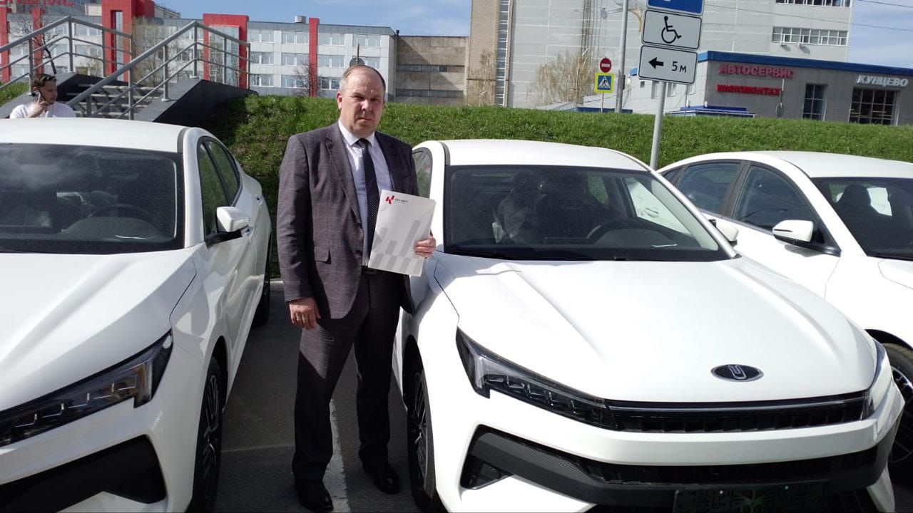 Татарстанда җирле үзидарә көне: аксубайлылар автомобиль һәм ТР Рәисеннән бүләкләр белән кайттылар