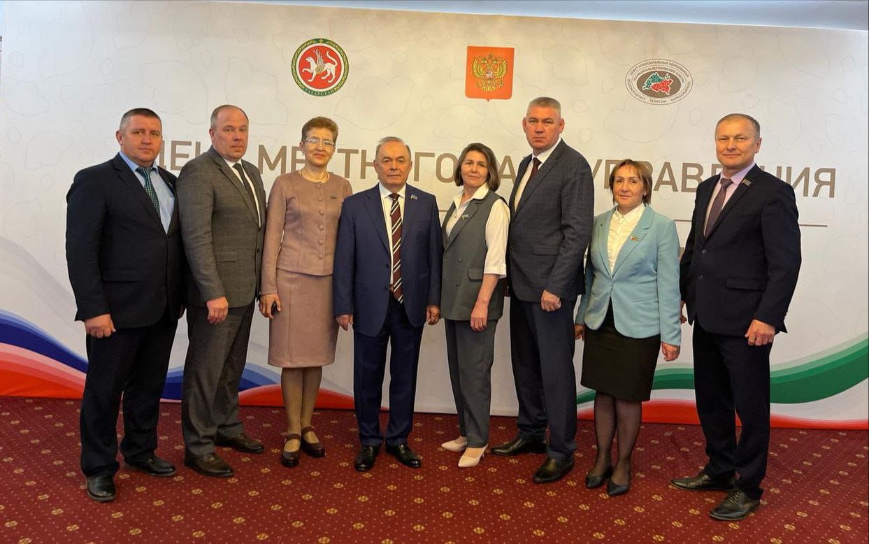 Татарстанда җирле үзидарә көне: аксубайлылар автомобиль һәм ТР Рәисеннән бүләкләр белән кайттылар