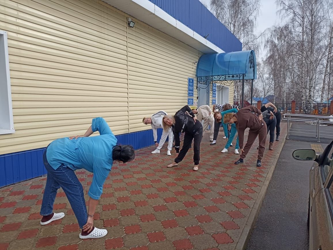В Аксубаеве на зарядку встали работники соцзащиты