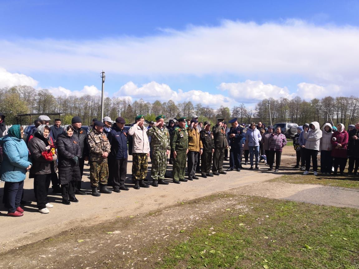 Аксубай районы сугышчысының исеме мемориаль тактада мәңгеләштерелде