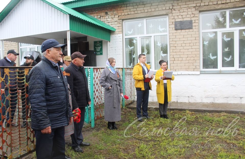 Иске Тимошкино авылында якташ герой истәлеген мәңгеләштерделәр