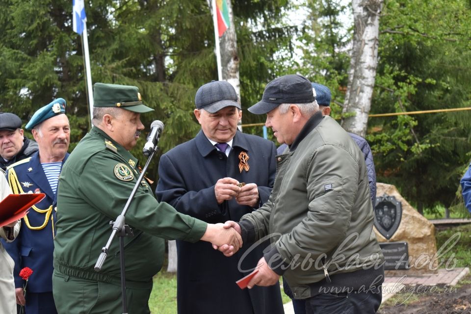 В Аксубаеве открыли памятник воинам ВДВ