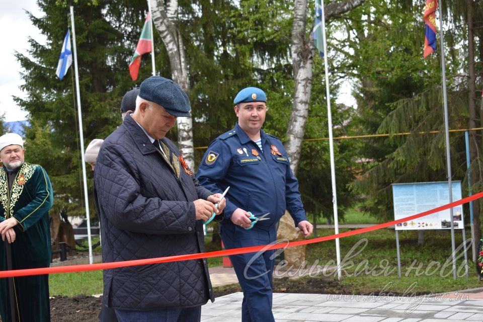 В Аксубаеве открыли памятник воинам ВДВ