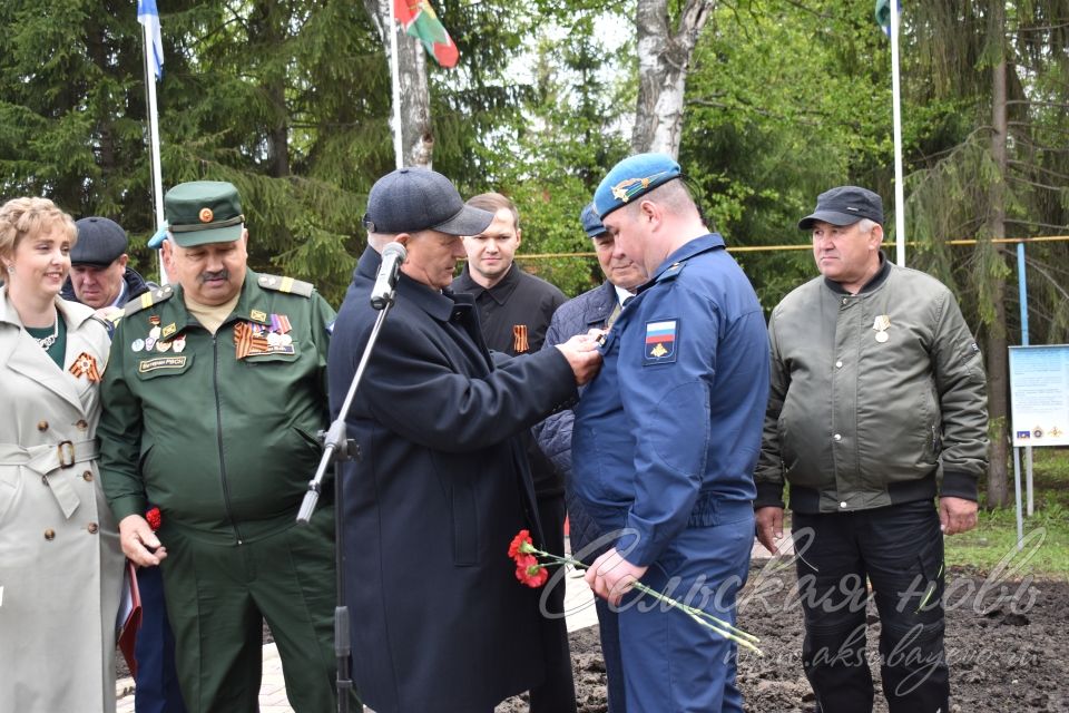 В Аксубаеве открыли памятник воинам ВДВ