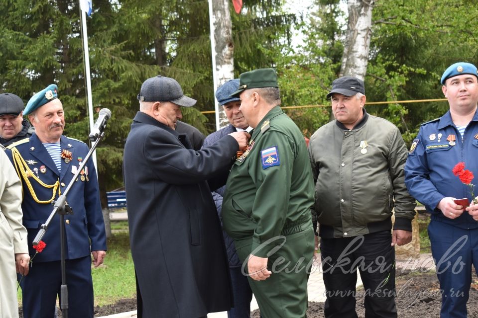 В Аксубаеве открыли памятник воинам ВДВ