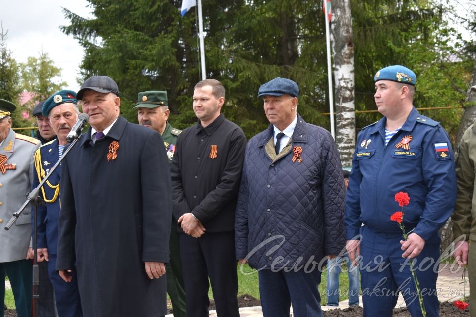 В Аксубаеве открыли памятник воинам ВДВ